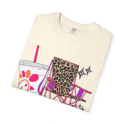 🪑 “Steady Mommin’” Tee – Leopard Chairs, Chick-fil-A & Chaos Served Cute ✨🍟