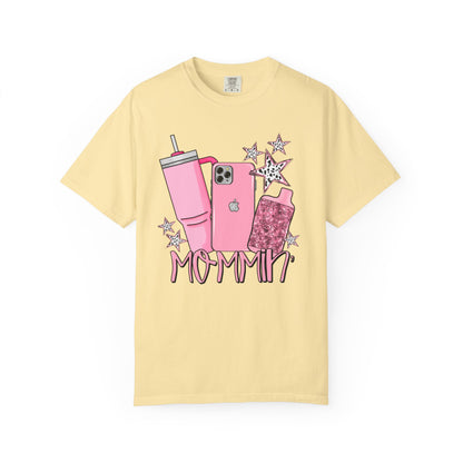 💖 “Mommin’ Ain’t Easy” Tee – Stanley in Hand, iPhone on Lock, and Vibes Only 💋