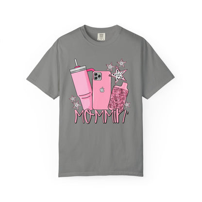 💖 “Mommin’ Ain’t Easy” Tee – Stanley in Hand, iPhone on Lock, and Vibes Only 💋