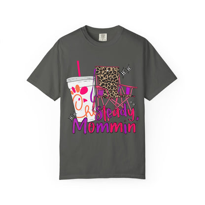 🪑 “Steady Mommin’” Tee – Leopard Chairs, Chick-fil-A & Chaos Served Cute ✨🍟