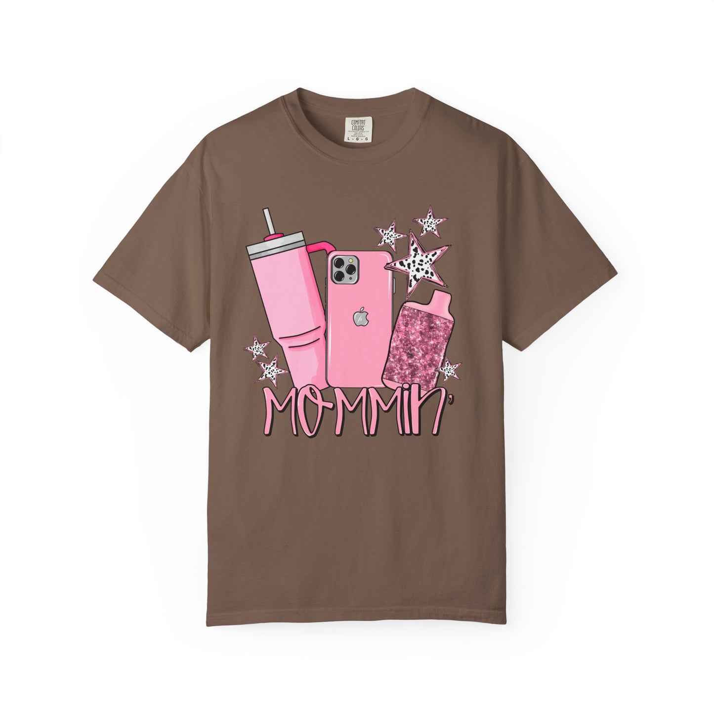 💖 “Mommin’ Ain’t Easy” Tee – Stanley in Hand, iPhone on Lock, and Vibes Only 💋