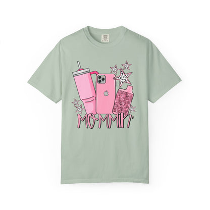 💖 “Mommin’ Ain’t Easy” Tee – Stanley in Hand, iPhone on Lock, and Vibes Only 💋