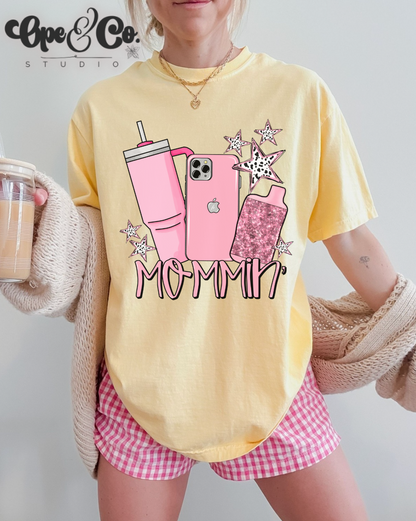 💖 “Mommin’ Ain’t Easy” Tee – Stanley in Hand, iPhone on Lock, and Vibes Only 💋